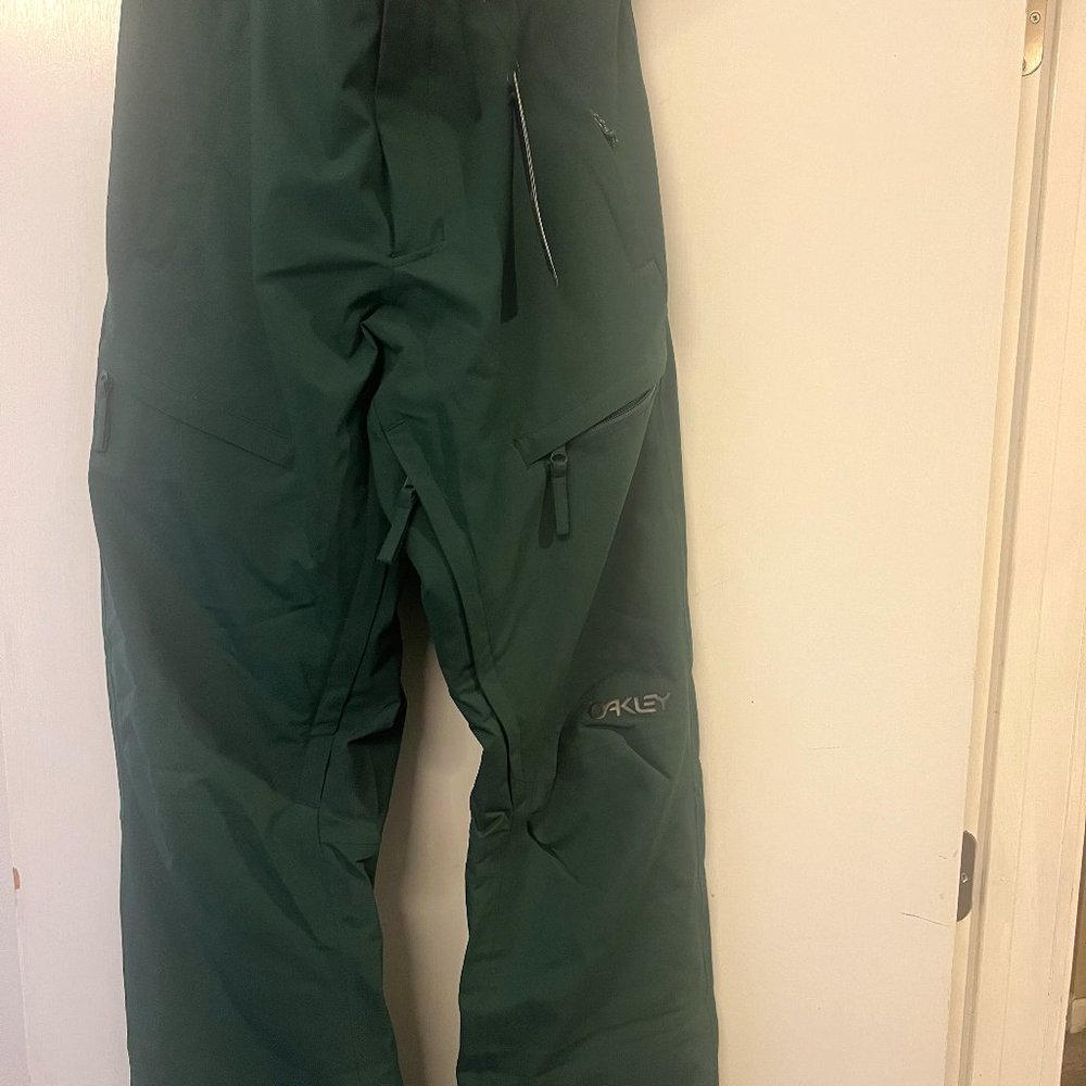 MENS Oakley Forest green snowboard pants - L/G - 10K - FN dry- insulated.
